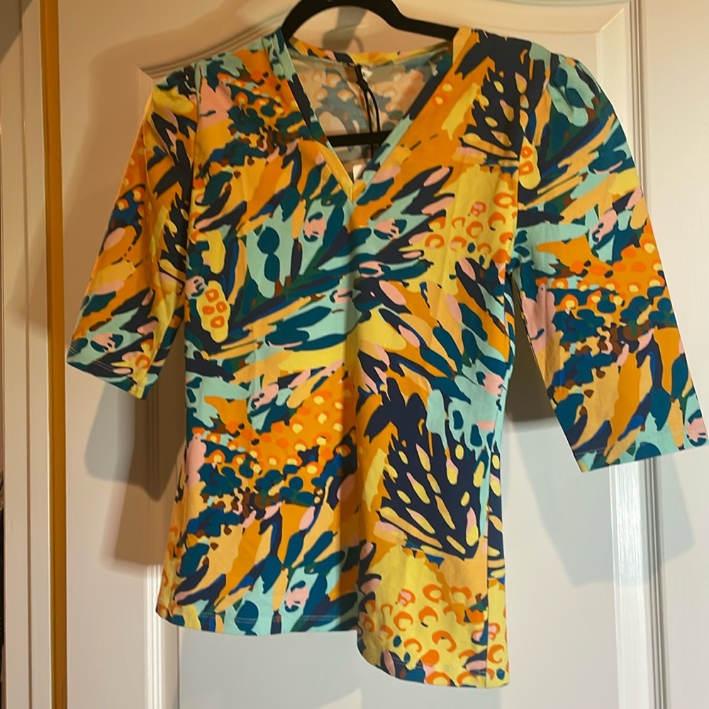 💛Celina  Moon T-shirt, size small pit to pit 16 💙